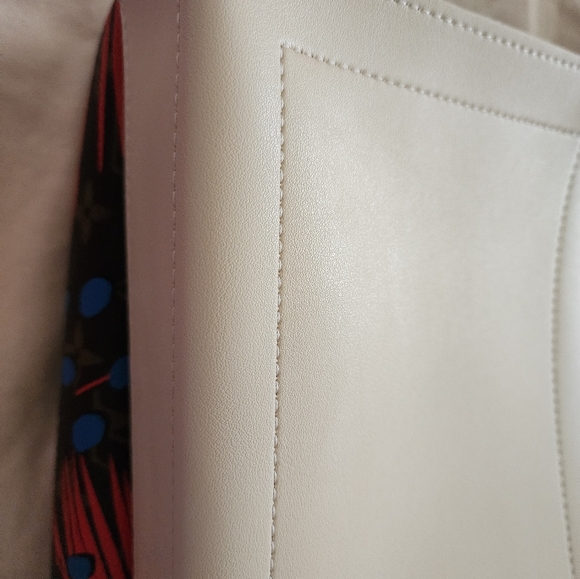 🎉SALE🎉Louis Vuitton 26 pouch - Picture 14 of 14